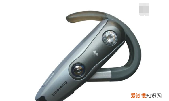 蓝牙耳机该咋进行连接手机，蓝牙耳机怎么连接手机配对苹果