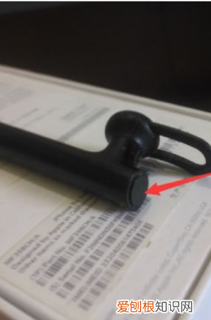 蓝牙耳机咋进行连接手机，蓝牙耳机怎么连接手机配对苹果