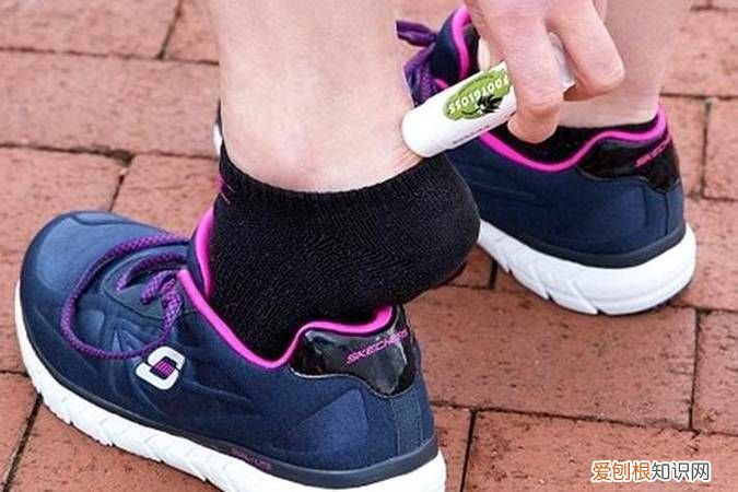 鞋子磨脚怎么处理,鞋子磨脚后跟怎么处理