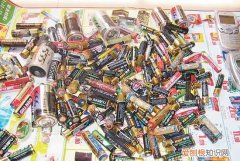 废旧一次性电池属于什么垃圾，废弃纸盒废弃杂志属于什么垃圾