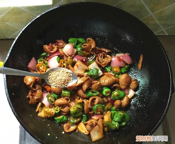 炒大肠可以用什么配菜,大肠可以和什么一起炒