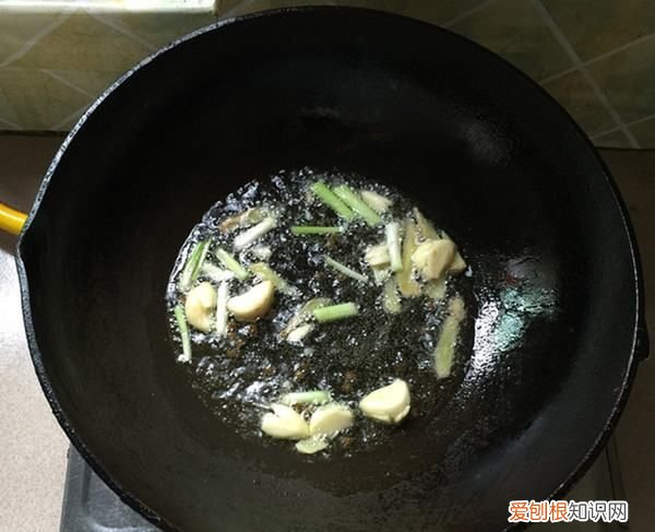 炒大肠可以用什么配菜,大肠可以和什么一起炒