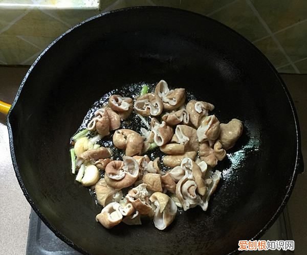 炒大肠可以用什么配菜,大肠可以和什么一起炒