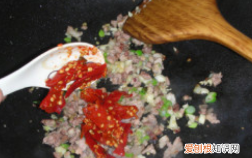 鱼香豆腐正宗的做法，在家怎么做鱼香豆腐简单方便又好吃