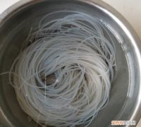 红薯粉泡多久，红薯粉应该用热水泡还是冷水泡多久就是酸辣粉的那种