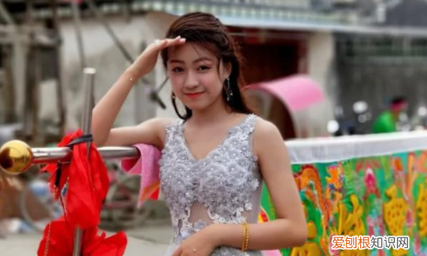 潮汕女孩扛旗是什么风俗,潮汕扛旗美女是什么风俗