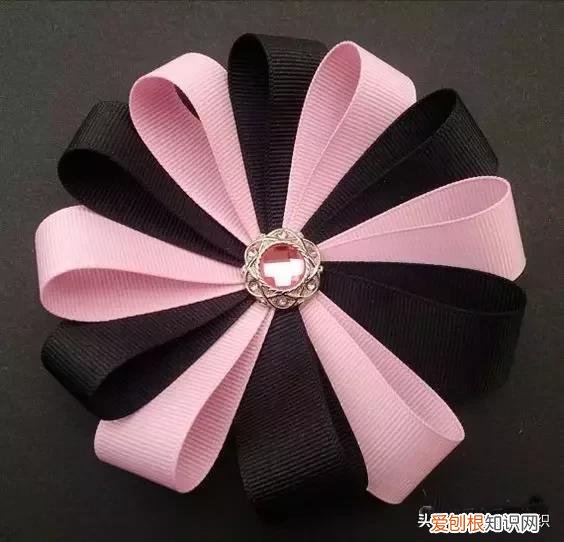 打蝴蝶结的视频慢动作