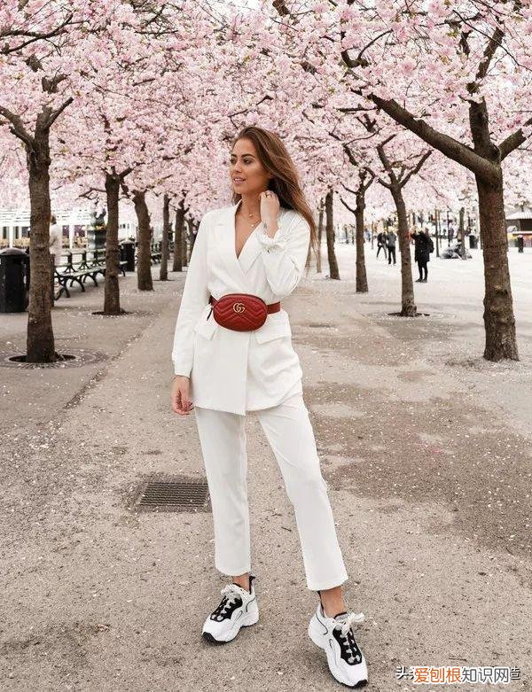 小腰包怎么背好看