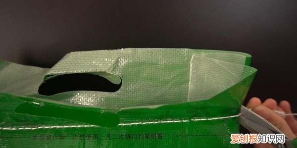 如何快速拆开编织袋米袋面袋,米袋子拆线技巧一拉就开图解