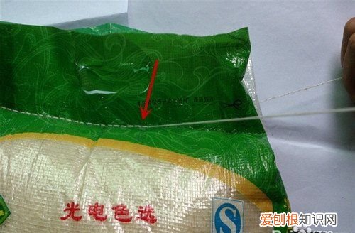 如何快速拆开编织袋米袋面袋,米袋子拆线技巧一拉就开图解