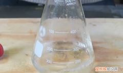 瓶子里脏了怎样弄干净，长形瓶子脏了不好清洗怎么办