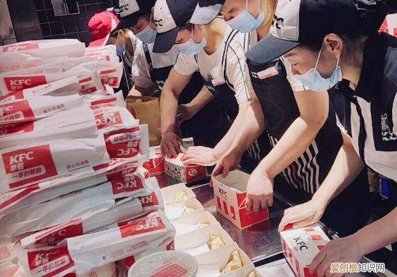 餐饮业复苏艰难起步：团购为主，员工住门店，供应链企业卖菜