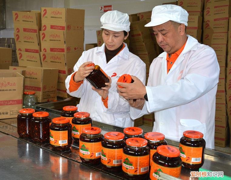 日产约1700件！贵州乡下妹车间热火朝天生产忙