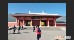 ps如何把人p掉无痕迹，PS怎么才能把多余的人P掉