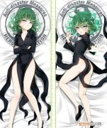 一拳超人龙卷的衣服下有什么，一拳超人和龙卷打起来的是哪一话