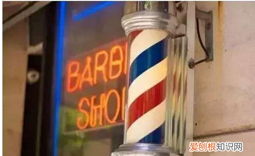 理发店门口的旋转灯叫什么，理发店门口为什么有那个转的东西
