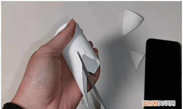 如何自制手机支架,如何把衣架改造成手机支架