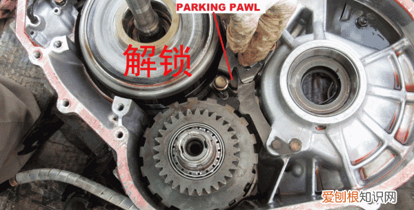 电子手刹正确起步方法