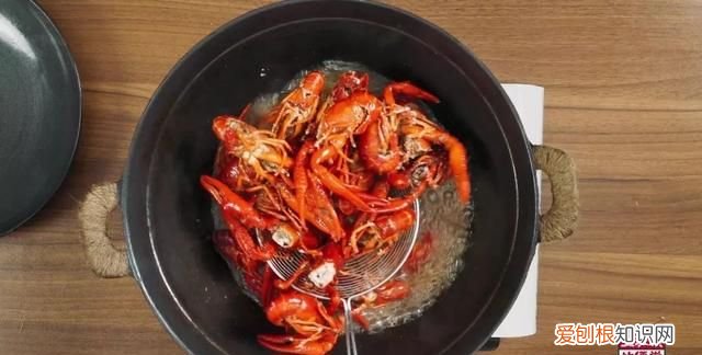 虾黄怎么做才好吃,2斤龙虾怎么做才好吃