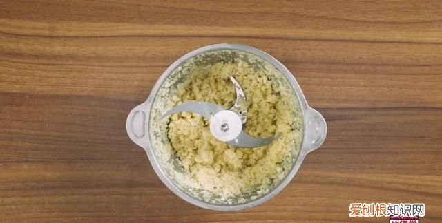 虾黄怎么做才好吃,2斤龙虾怎么做才好吃