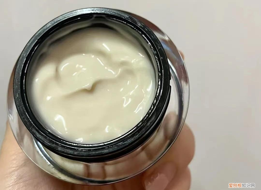 面霜并不是越贵越好，这4款中端价位的面霜，价格不贵但很好用