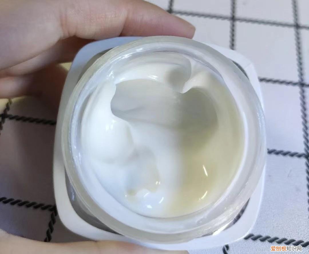 面霜并不是越贵越好，这4款中端价位的面霜，价格不贵但很好用