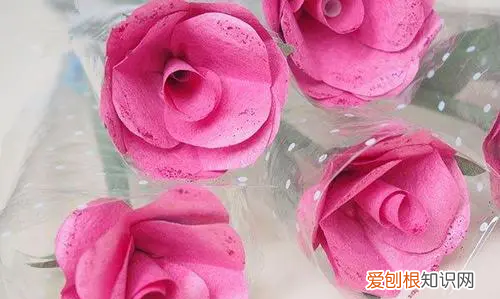 手工玫瑰花怎么做，美丽的玫瑰花手工制作方法