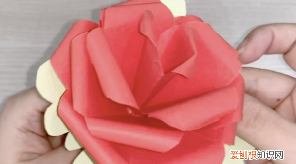 手工玫瑰花怎么做，美丽的玫瑰花手工制作方法