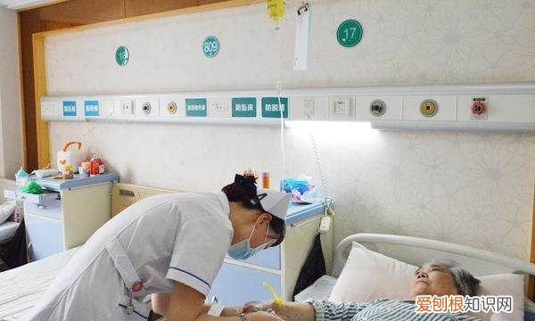 病人手上的腕带叫什么,医用打印腕带如何正确佩戴的方法