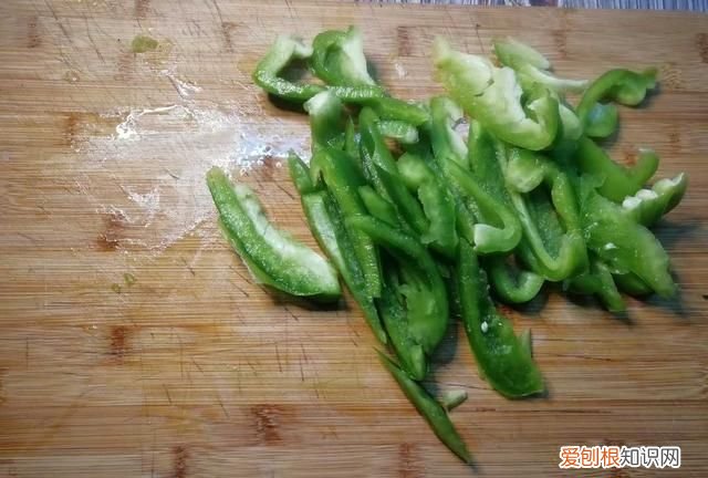 核桃仁炒青椒的功效 核桃炒青椒的做法
