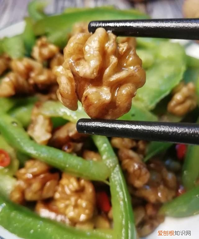 核桃仁炒青椒的功效 核桃炒青椒的做法