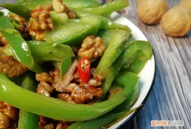 核桃仁炒青椒的功效 核桃炒青椒的做法