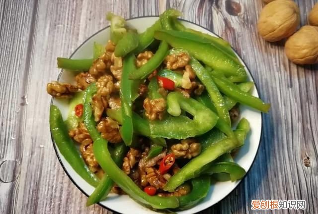 核桃仁炒青椒的功效 核桃炒青椒的做法
