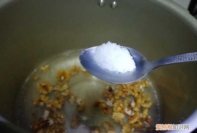 核桃仁炒青椒的功效 核桃炒青椒的做法