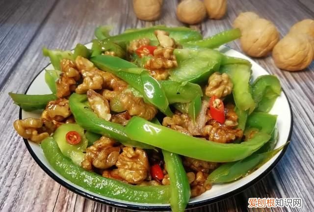 核桃仁炒青椒的功效 核桃炒青椒的做法