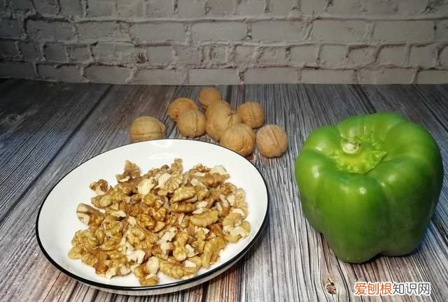 核桃仁炒青椒的功效 核桃炒青椒的做法