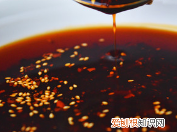 红油用几种香料最香，红油的8种香料的配方是怎么样的呢