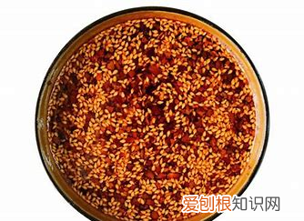 红油用几种香料最香，红油的8种香料的配方是怎么样的呢