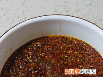 红油用几种香料最香，红油的8种香料的配方是怎么样的呢