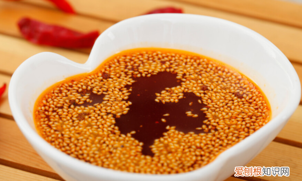 红油用几种香料最香，红油的8种香料的配方是怎么样的呢