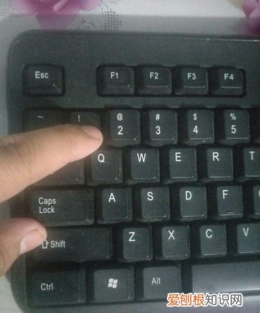 电脑键盘符号怎下调，电脑冒号应该怎么才能打