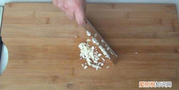 菠菜拌花生米怎么做,菠菜可以和花生一起吃吗