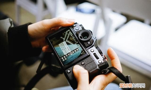 摄影格式用jpg还是j十r