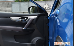 逍客后备箱在车里面怎么自动打开