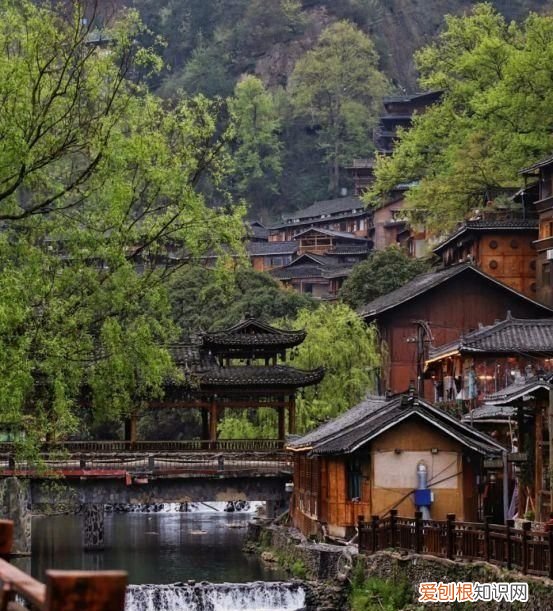 中国苗族第一寨西江千户苗寨,坐落在