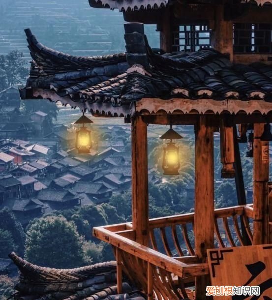 中国苗族第一寨西江千户苗寨,坐落在