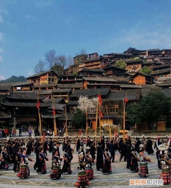 中国苗族第一寨西江千户苗寨,坐落在