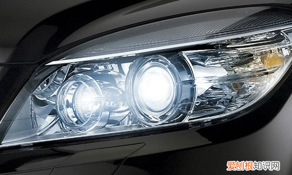 氙气大灯和led大灯哪个亮，LED透镜大灯和氙气大灯哪个好