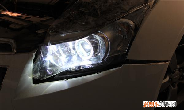 氙气大灯和led大灯哪个亮，LED透镜大灯和氙气大灯哪个好