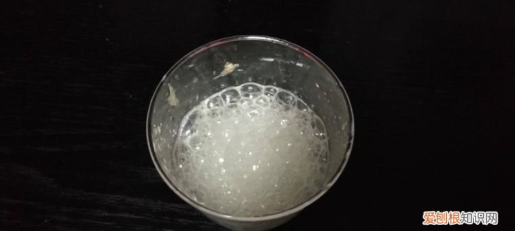 海绵放入水中会冒气泡说明什么